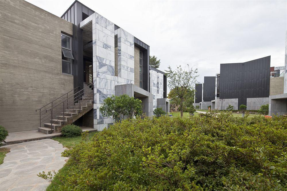 Stanford Hotel And Resort Jeju Bagian luar foto