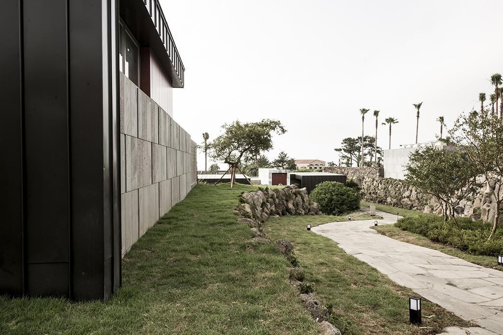 Stanford Hotel And Resort Jeju Bagian luar foto