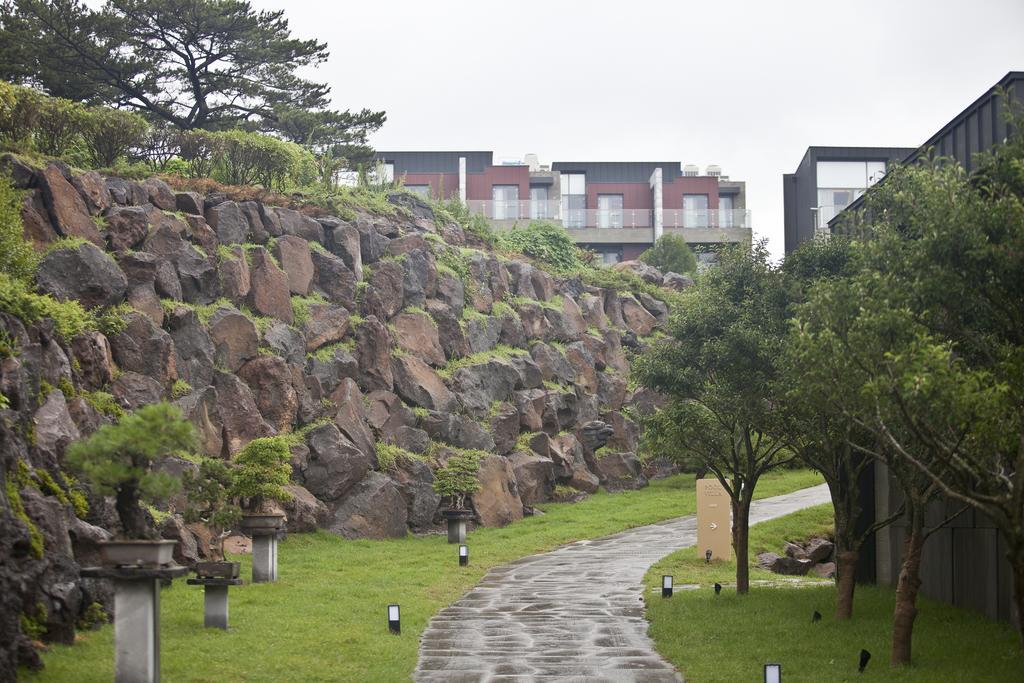 Stanford Hotel And Resort Jeju Bagian luar foto