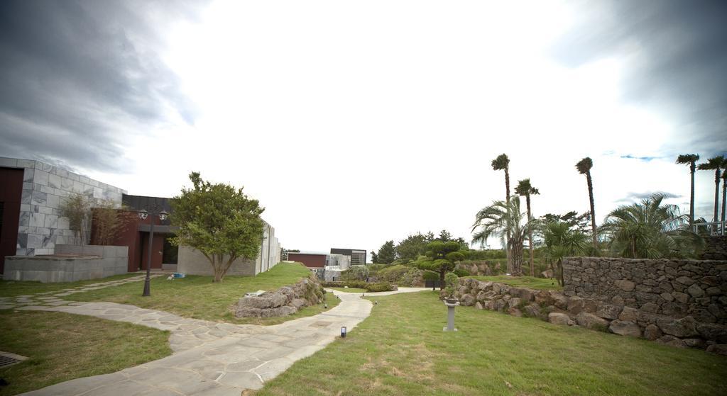 Stanford Hotel And Resort Jeju Bagian luar foto