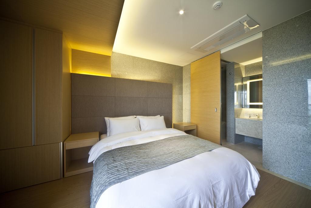 Stanford Hotel And Resort Jeju Bagian luar foto