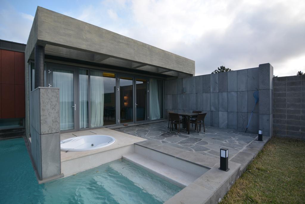 Stanford Hotel And Resort Jeju Bagian luar foto